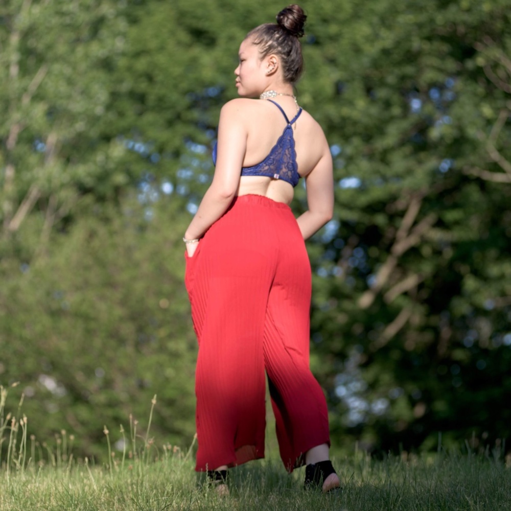 Red flowy pants - Picture 2 of 4